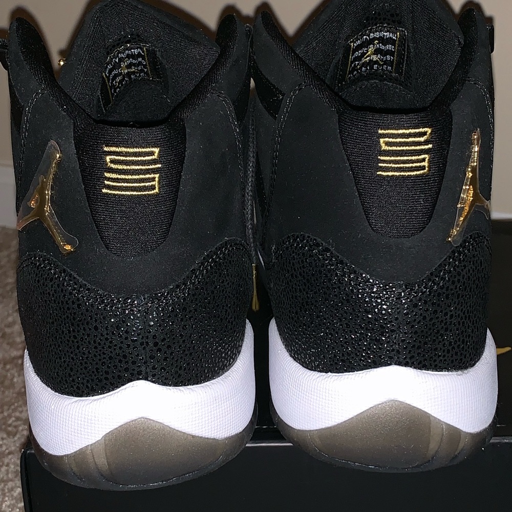 Jordan Nike heiress black 11 retro